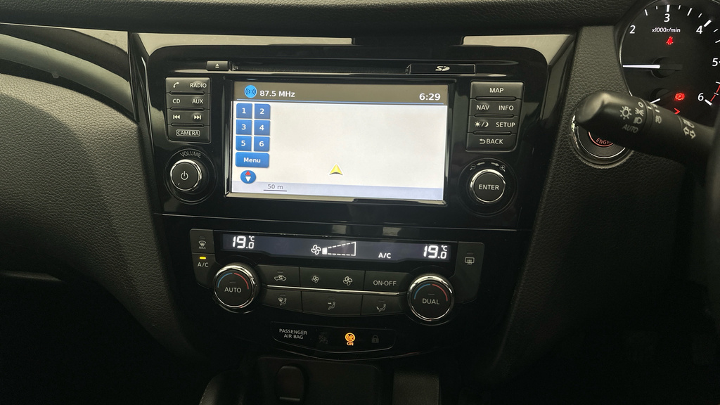 Nissan Qashqai Hatchback Black #17