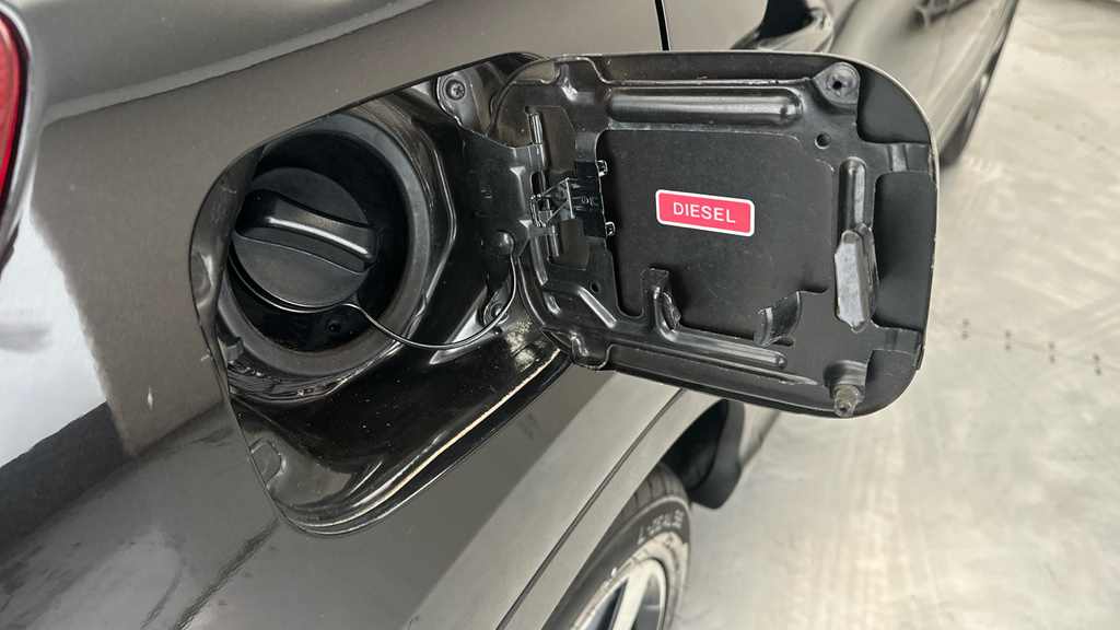 Nissan Qashqai Hatchback Black #28