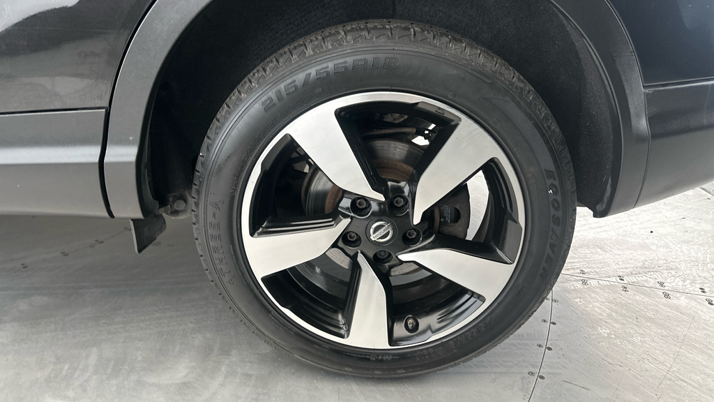 Nissan Qashqai Hatchback Black #25