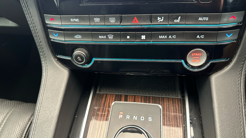 Jaguar F-Pace 2.0L R-sport Awd 238 Bhp Blue #19