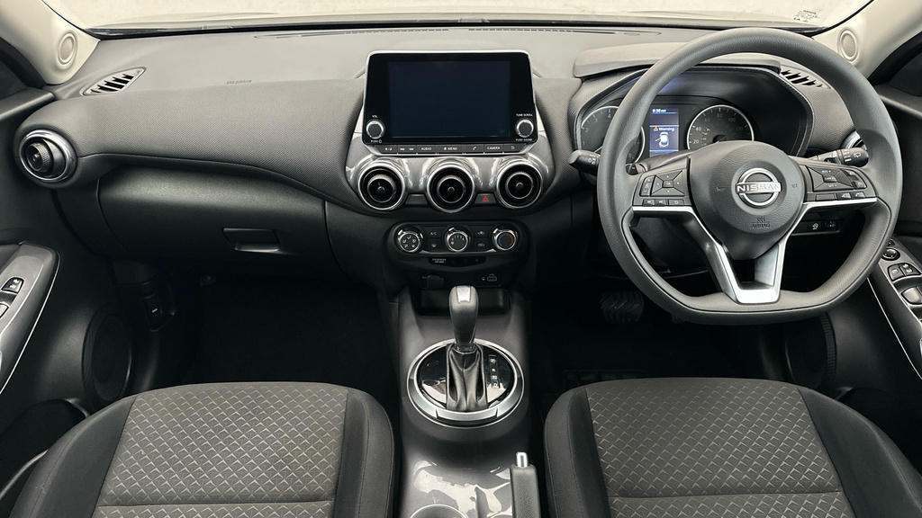 Nissan Juke N-connecta White #11