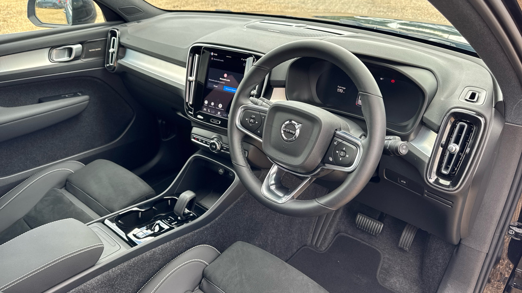 Volvo XC40 B3 P Plus Dark Rear Camera, Heated Seats, Apple #9