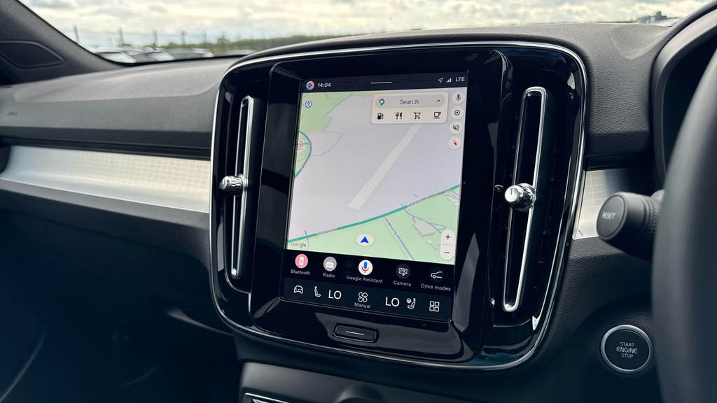 Volvo XC40 B3 P Plus Dark Rear Camera, Heated Seats, Apple #27