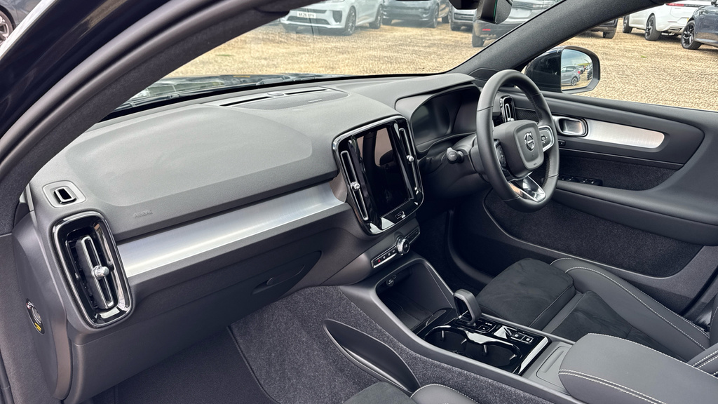 Volvo XC40 B3 P Plus Dark Rear Camera, Heated Seats, Apple #10