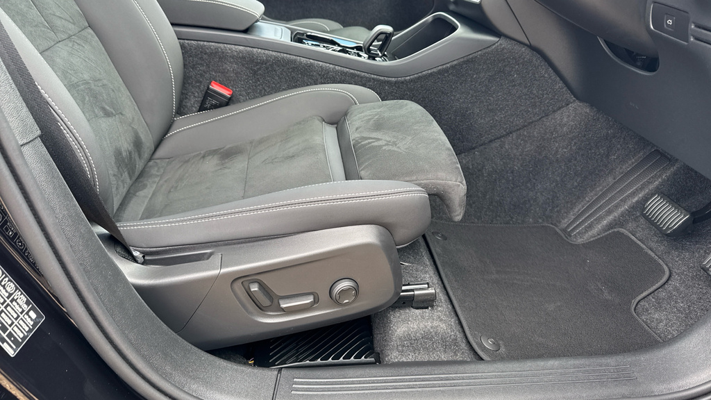 Volvo XC40 B3 P Plus Dark Rear Camera, Heated Seats, Apple #39