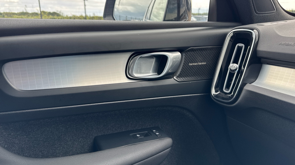 Volvo XC40 B3 P Plus Dark Rear Camera, Heated Seats, Apple #51