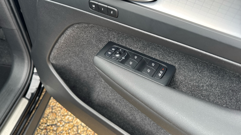 Volvo XC40 B3 P Plus Dark Rear Camera, Heated Seats, Apple #33