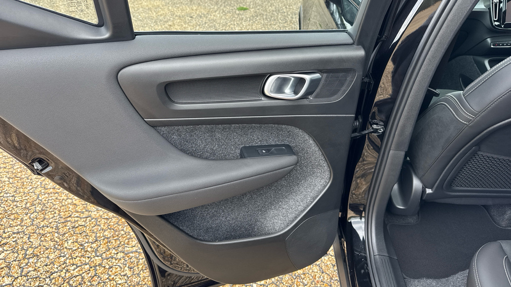 Volvo XC40 B3 P Plus Dark Rear Camera, Heated Seats, Apple #21
