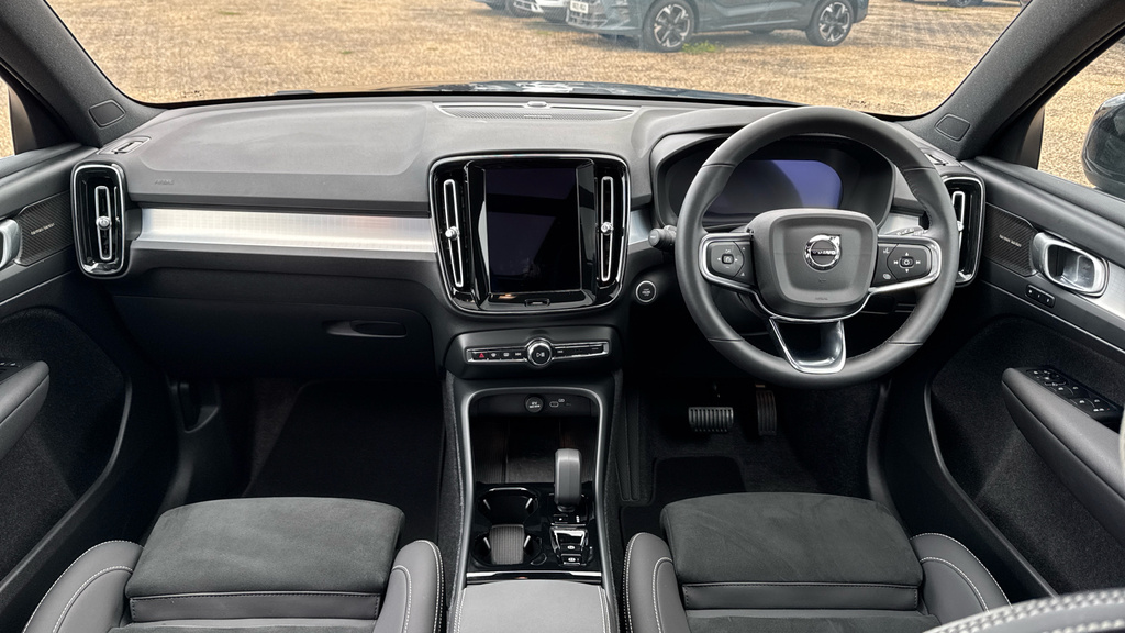 Volvo XC40 B3 P Plus Dark Rear Camera, Heated Seats, Apple #11