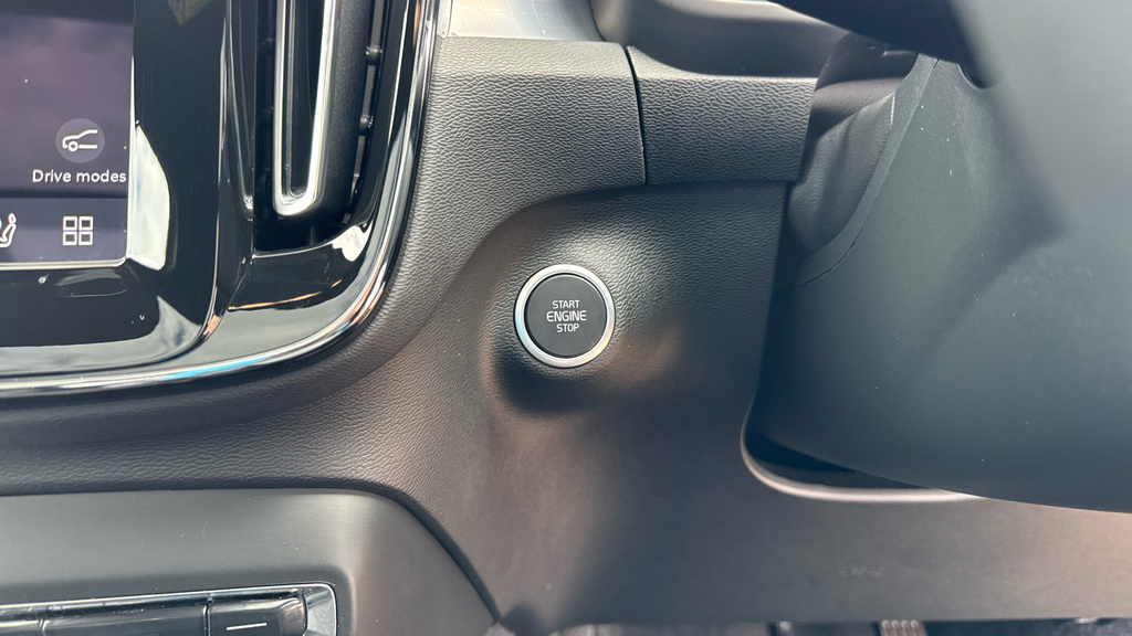 Volvo XC40 B3 P Plus Dark Rear Camera, Heated Seats, Apple #36