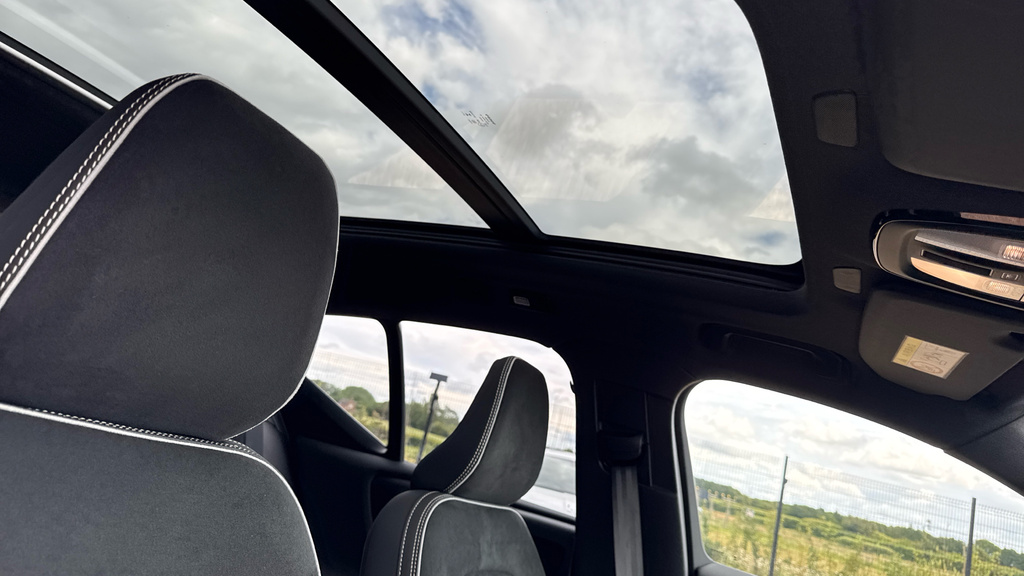 Volvo XC40 B3 P Plus Dark Rear Camera, Heated Seats, Apple #40
