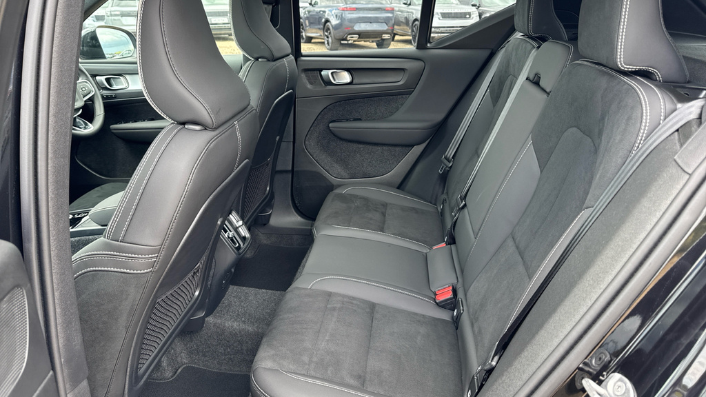 Volvo XC40 B3 P Plus Dark Rear Camera, Heated Seats, Apple #14
