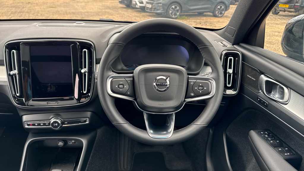 Volvo XC40 B3 P Plus Dark Rear Camera, Heated Seats, Apple #24