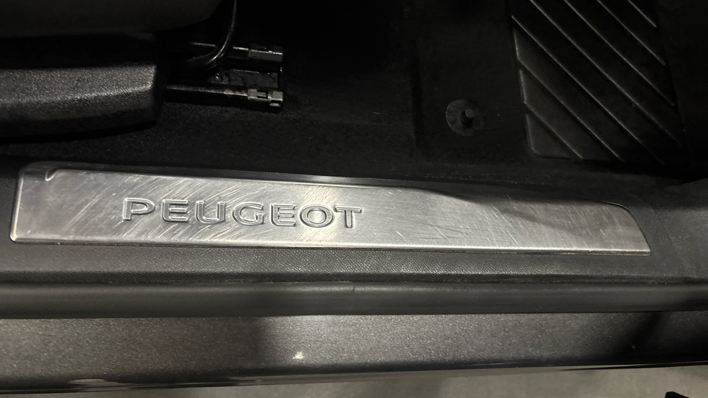 Peugeot 3008 Puretech Ss Active Grey #37