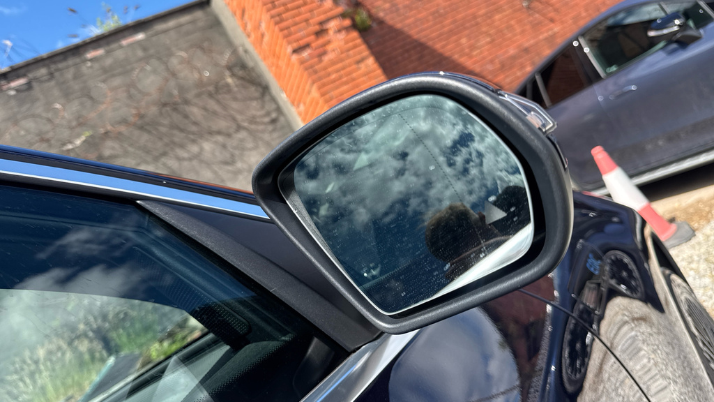 Mercedes-Benz EQC Suv White #52