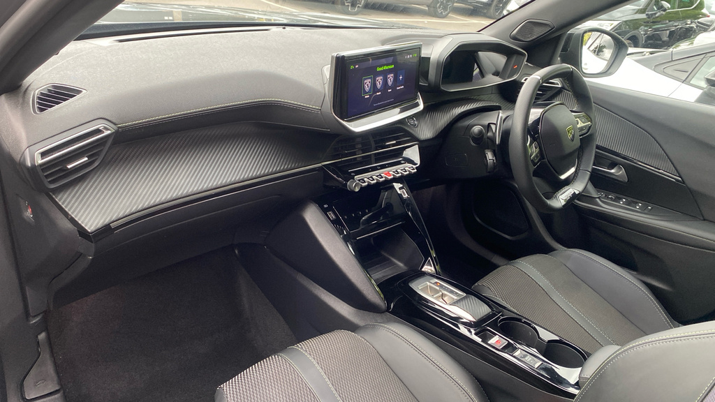 Peugeot 2008 1.2 Puretech Allure Black #18