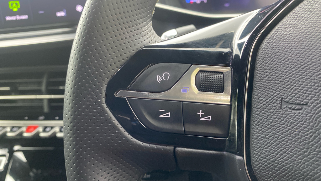 Peugeot 2008 1.2 Puretech Allure Black #14