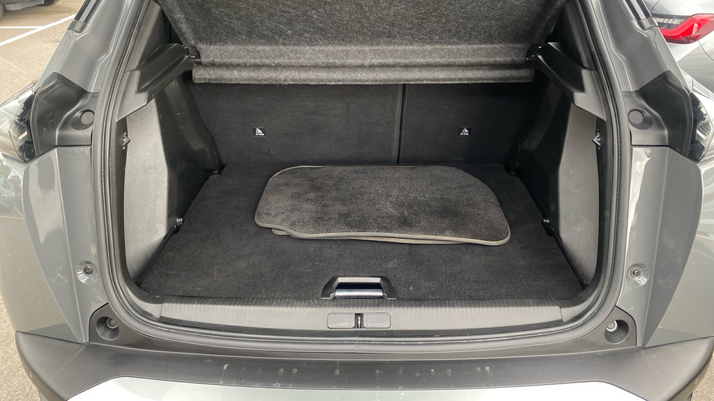 Peugeot 2008 1.2 Puretech Allure Black #26