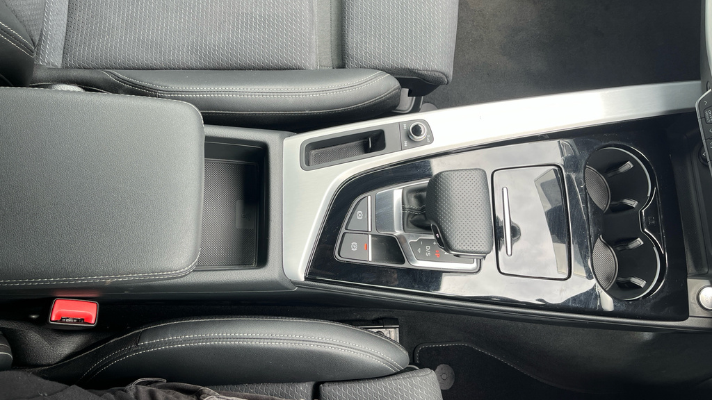 Audi A4 Avant Tfsi 40 Black Edition Grey #52