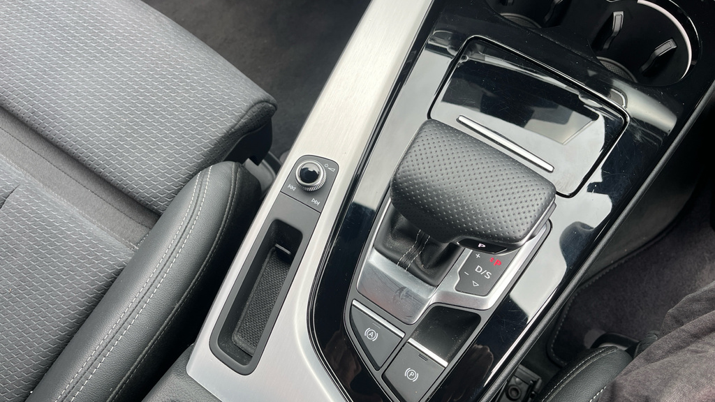 Audi A4 Avant Tfsi 40 Black Edition Grey #29