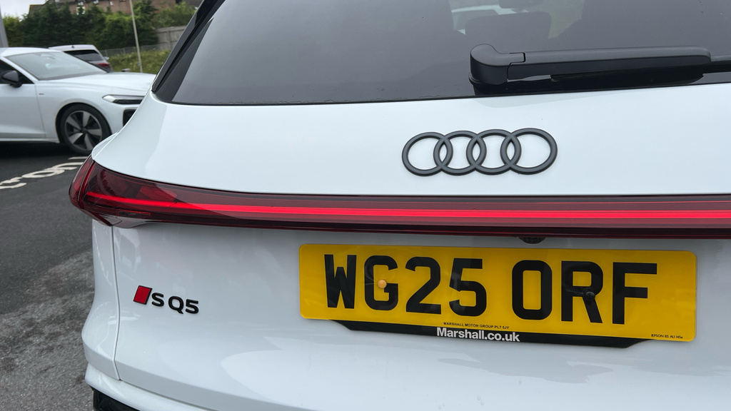 Audi SQ5 Suv Edition 1 Tfsi 367 Ps S Tronic Black #45