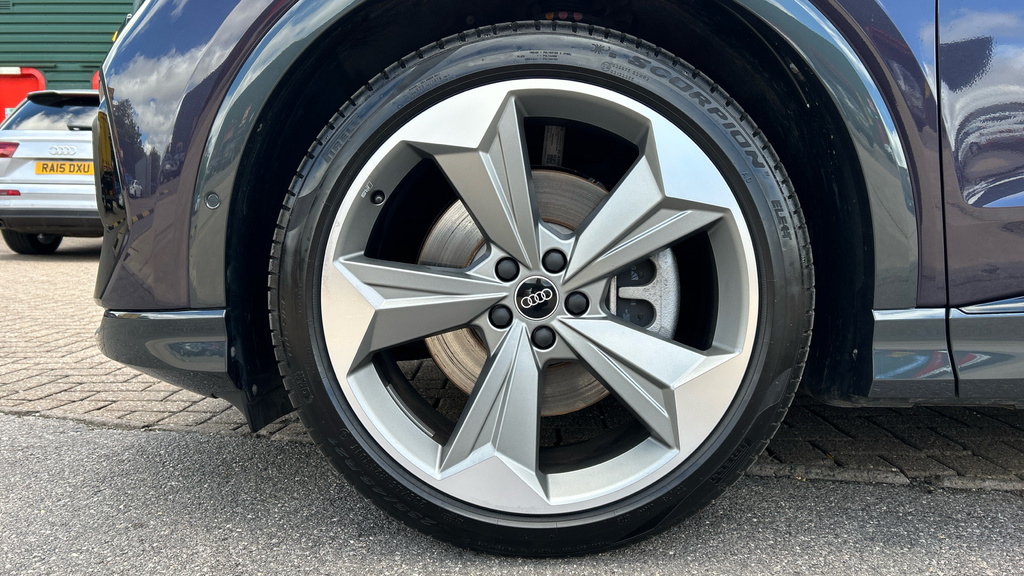 Audi Q4 E Tron 150Kw 40 63Kwh Black Edition Grey #21