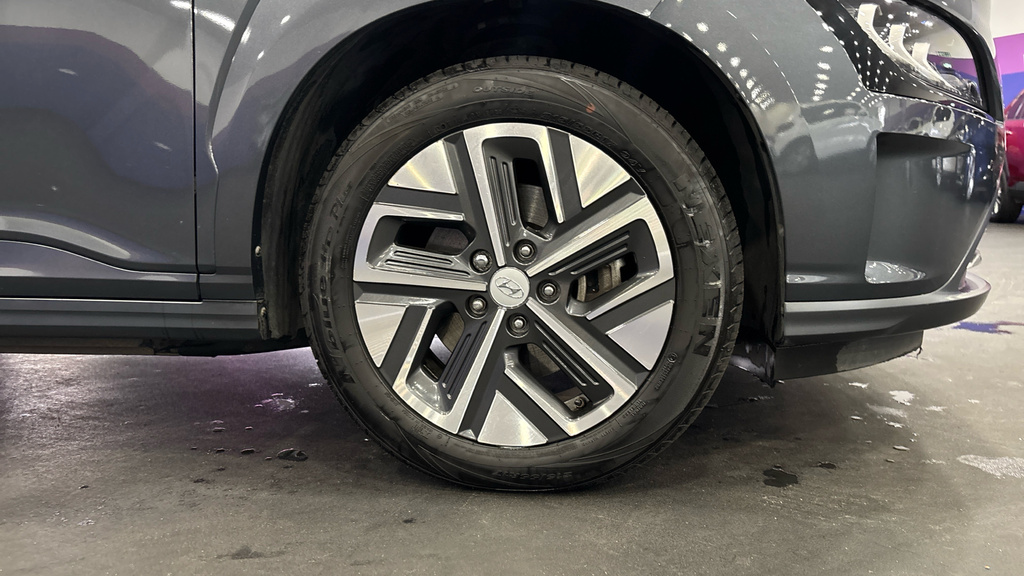 Hyundai Kona Hatchback Red #17