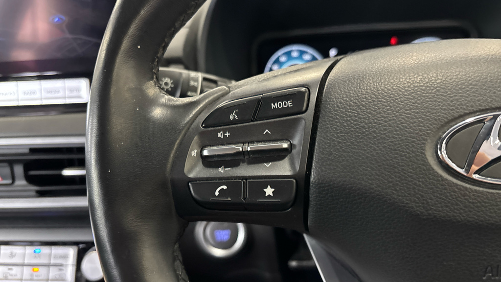 Hyundai Kona Hatchback Red #23