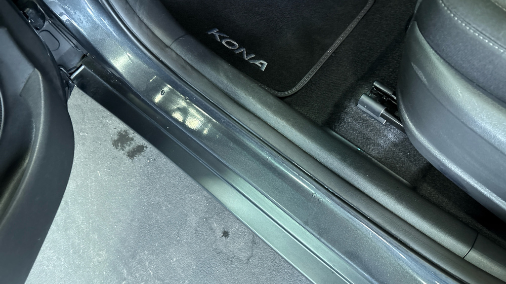 Hyundai Kona Hatchback Red #37