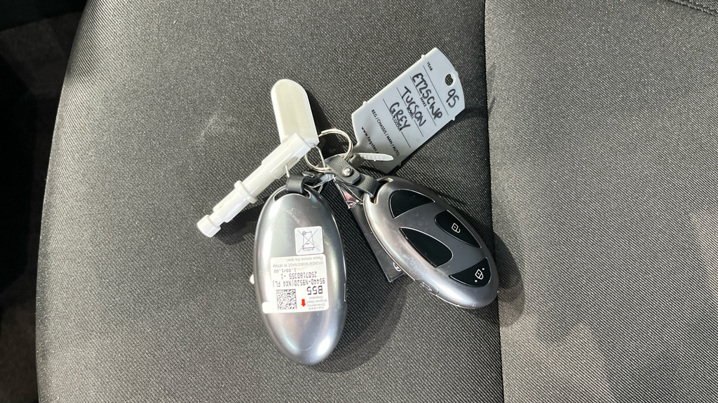 Hyundai Tucson Ultimate Grey #28
