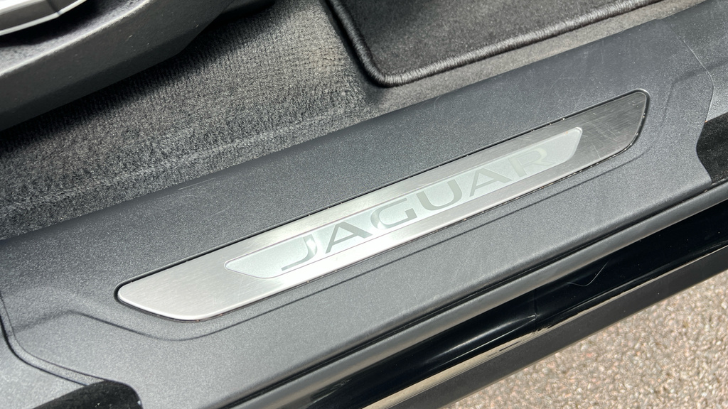 Jaguar F-Pace 2.0 D200 Mhev R Dynamic Hse Black Suv A Black #40
