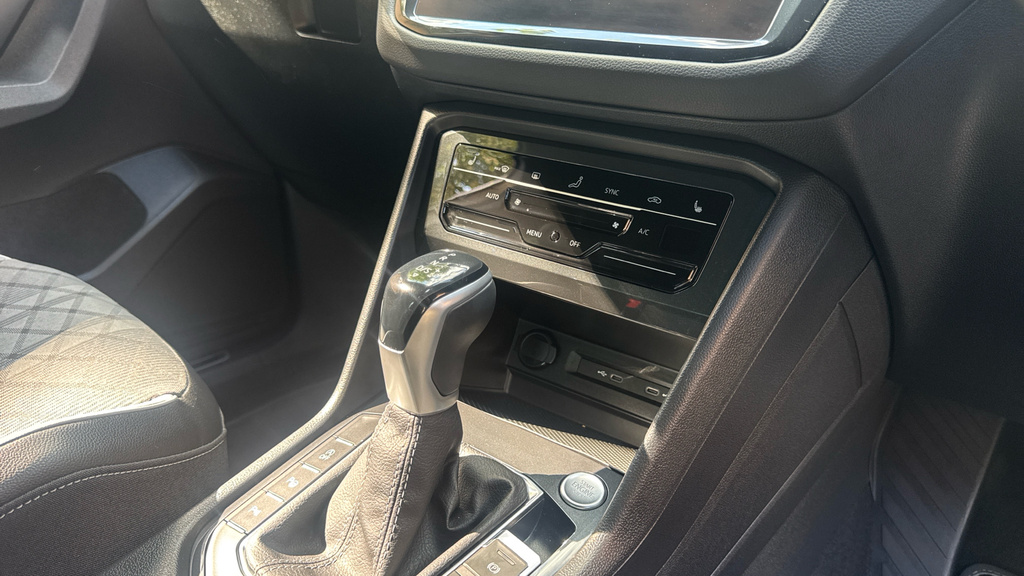 Volkswagen Tiguan Elegance White #30