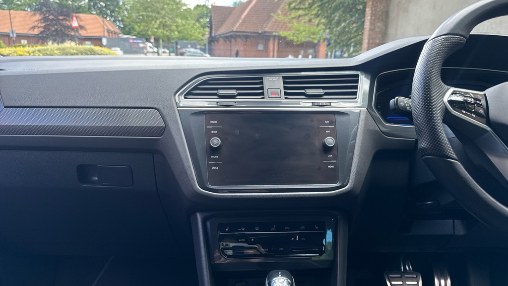Volkswagen Tiguan Elegance White #13