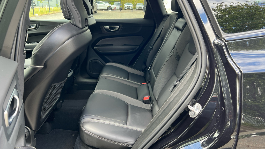 Volvo XC60 2.0 B4p Plus Dark Grey #17