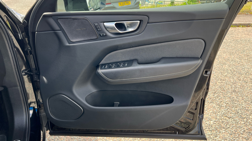 Volvo XC60 2.0 B4p Plus Dark Grey #36