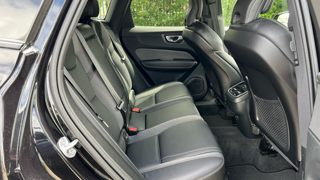 Volvo XC60 2.0 B4p Plus Dark Grey #25