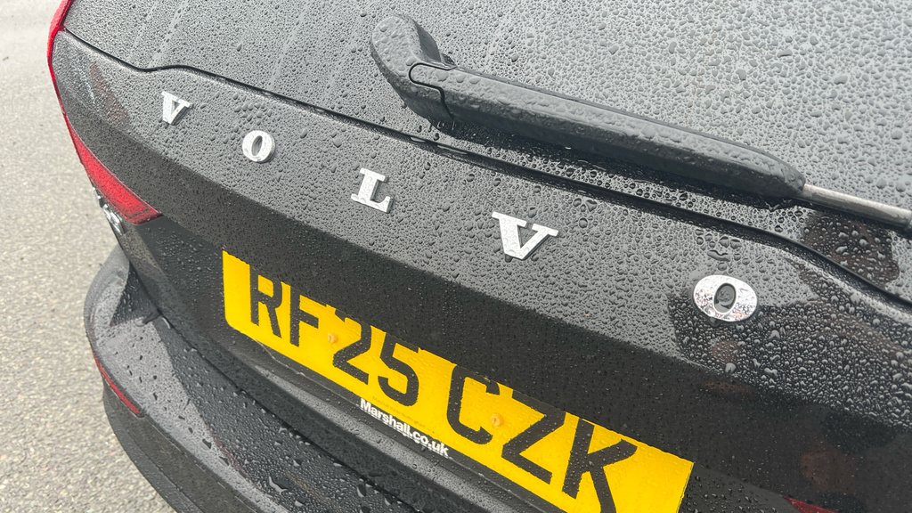 Volvo V60 2.0 B4p Plus Dark 7 Speed Grey #39