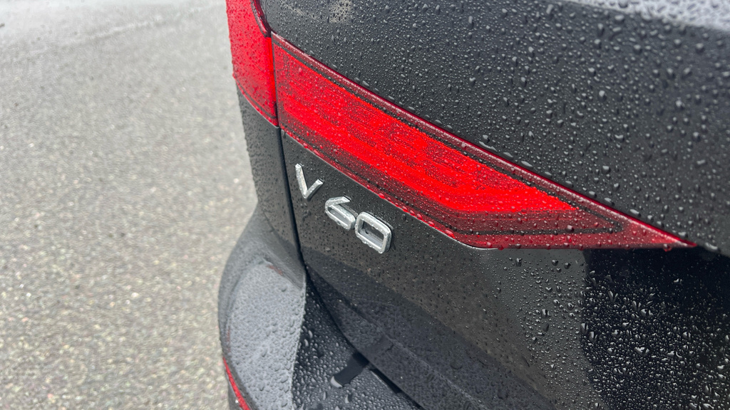 Volvo V60 2.0 B4p Plus Dark 7 Speed Grey #40