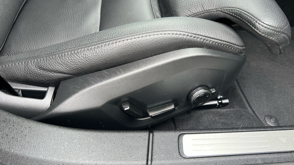 Volvo V60 2.0 B4p Plus Dark 7 Speed Grey #35