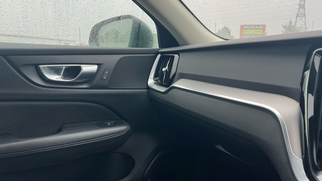 Volvo V60 2.0 B4p Plus Dark 7 Speed Grey #57