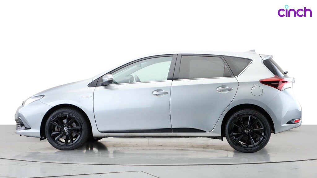 Toyota Auris Hatchback White #8