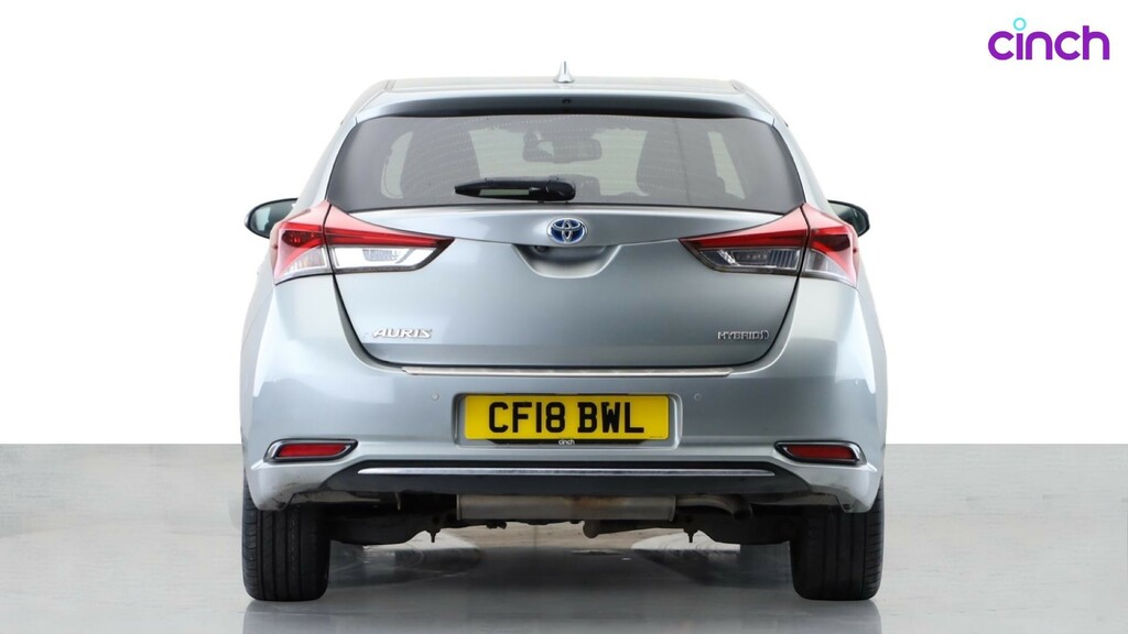 Toyota Auris Hatchback White #6