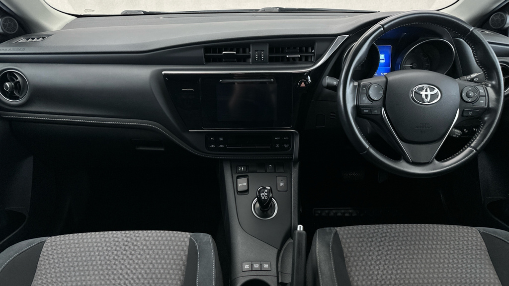 Toyota Auris Hatchback White #14