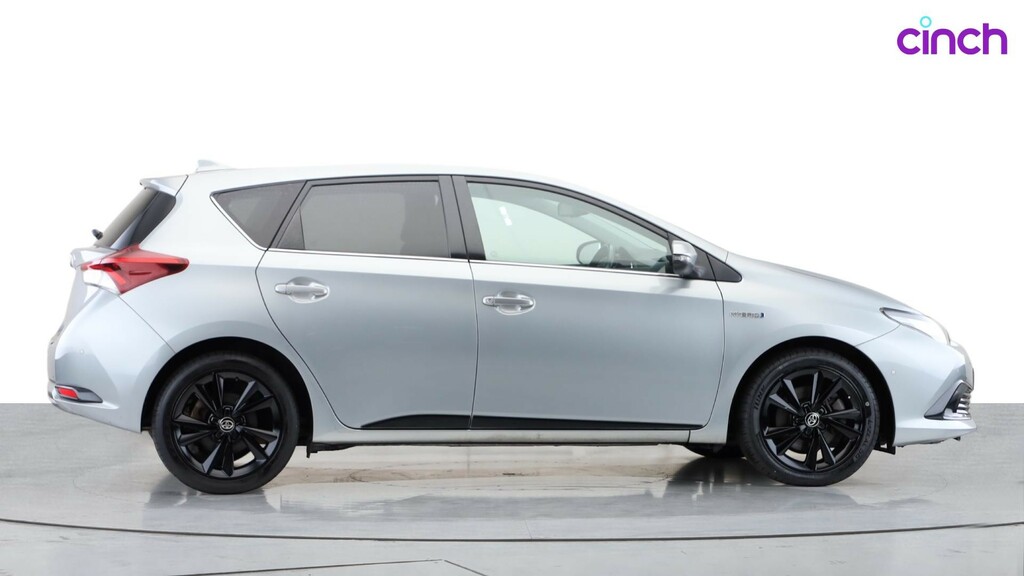 Toyota Auris Hatchback White #2