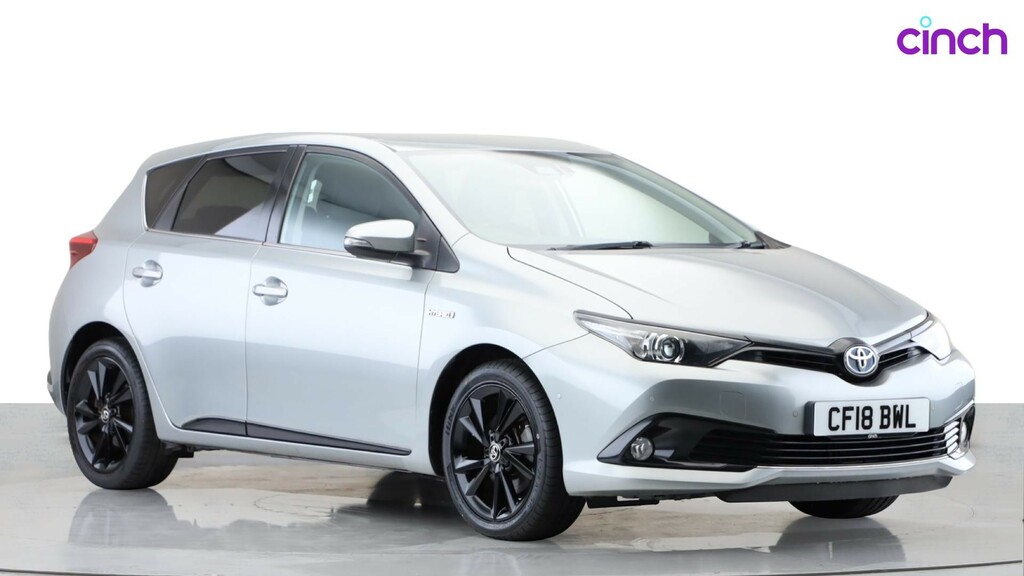 Toyota Auris Hatchback White #1