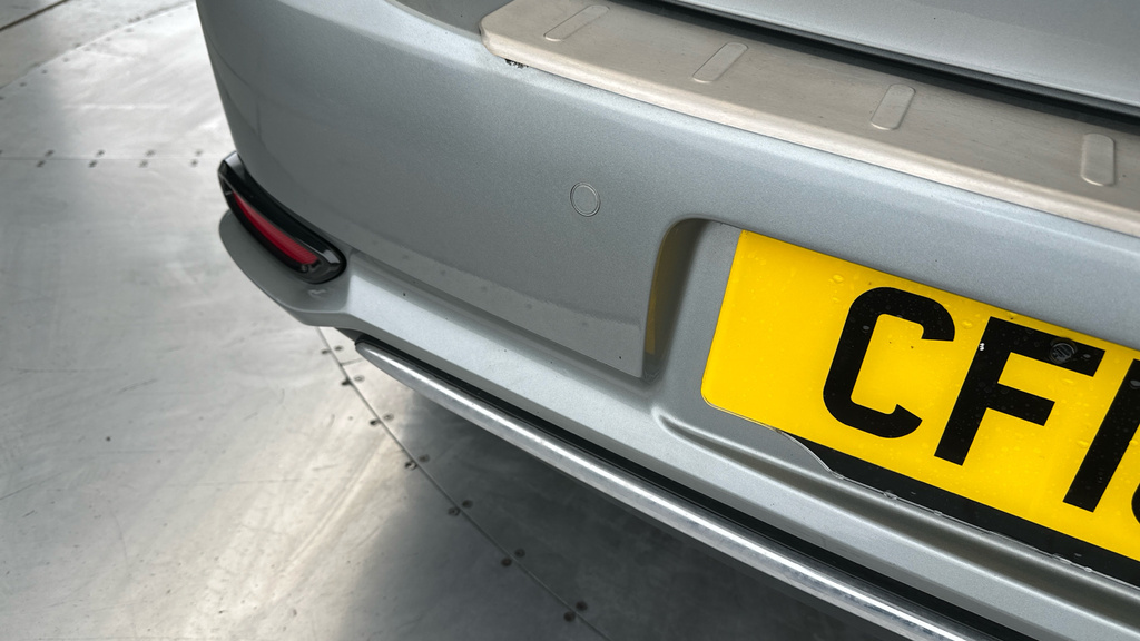 Toyota Auris Hatchback White #3