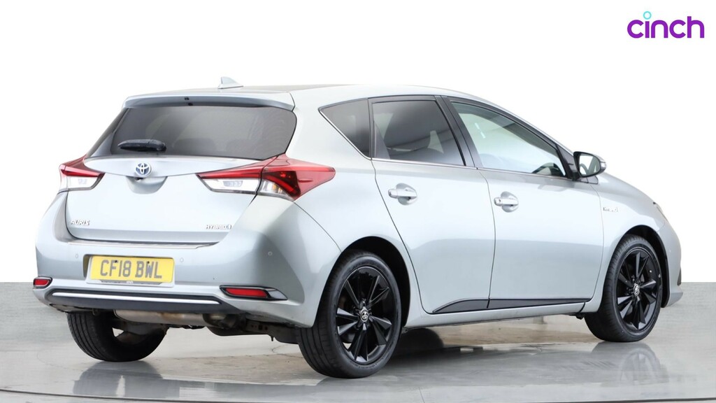 Toyota Auris Hatchback White #5