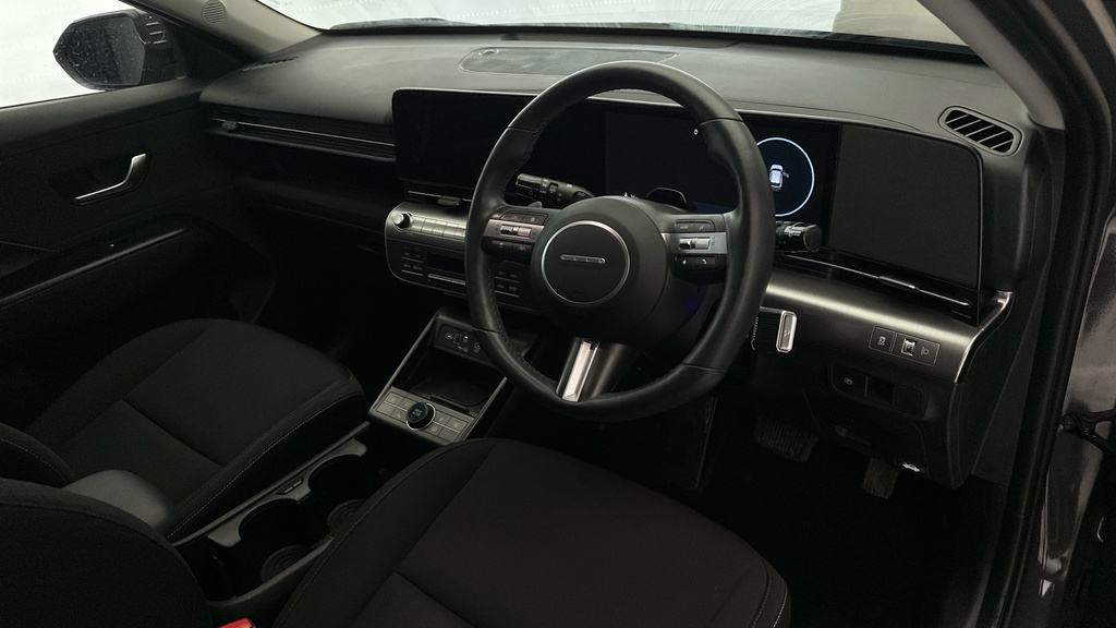 Hyundai Kona Hatchback White #11