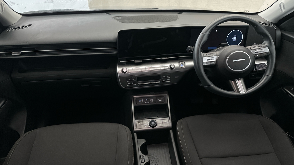 Hyundai Kona Hatchback White #14