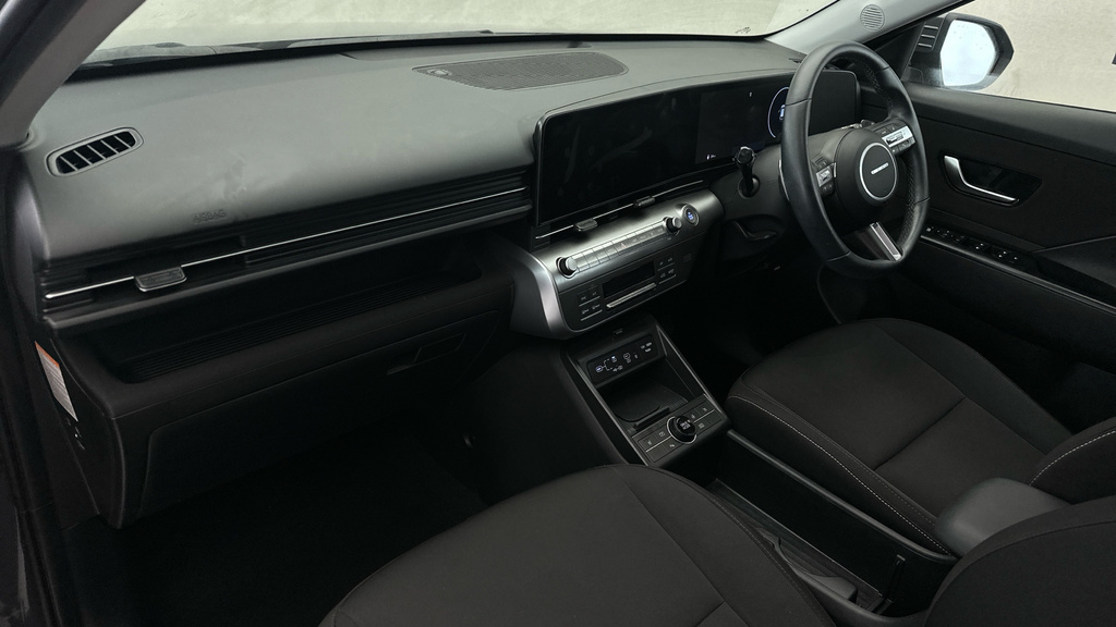 Hyundai Kona Hatchback White #12
